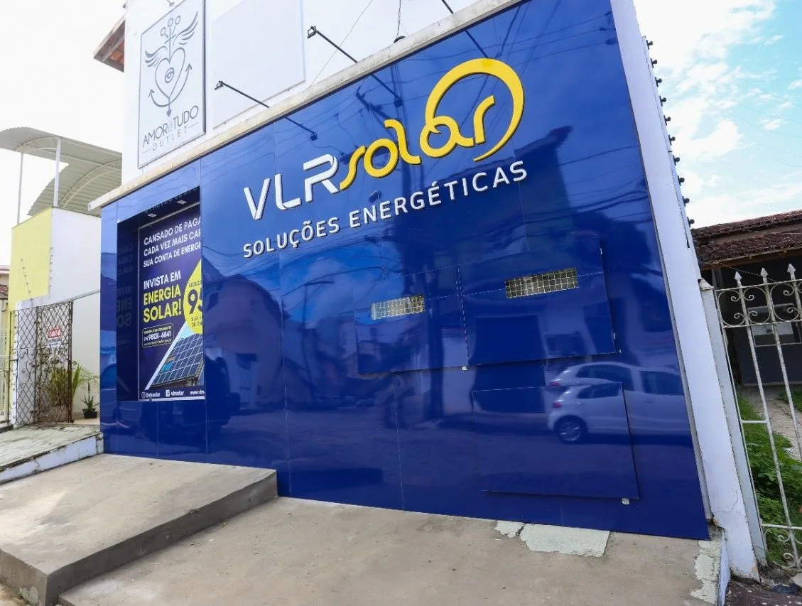 Equipe e sede da VLR Solar em Santo Antônio de Jesus